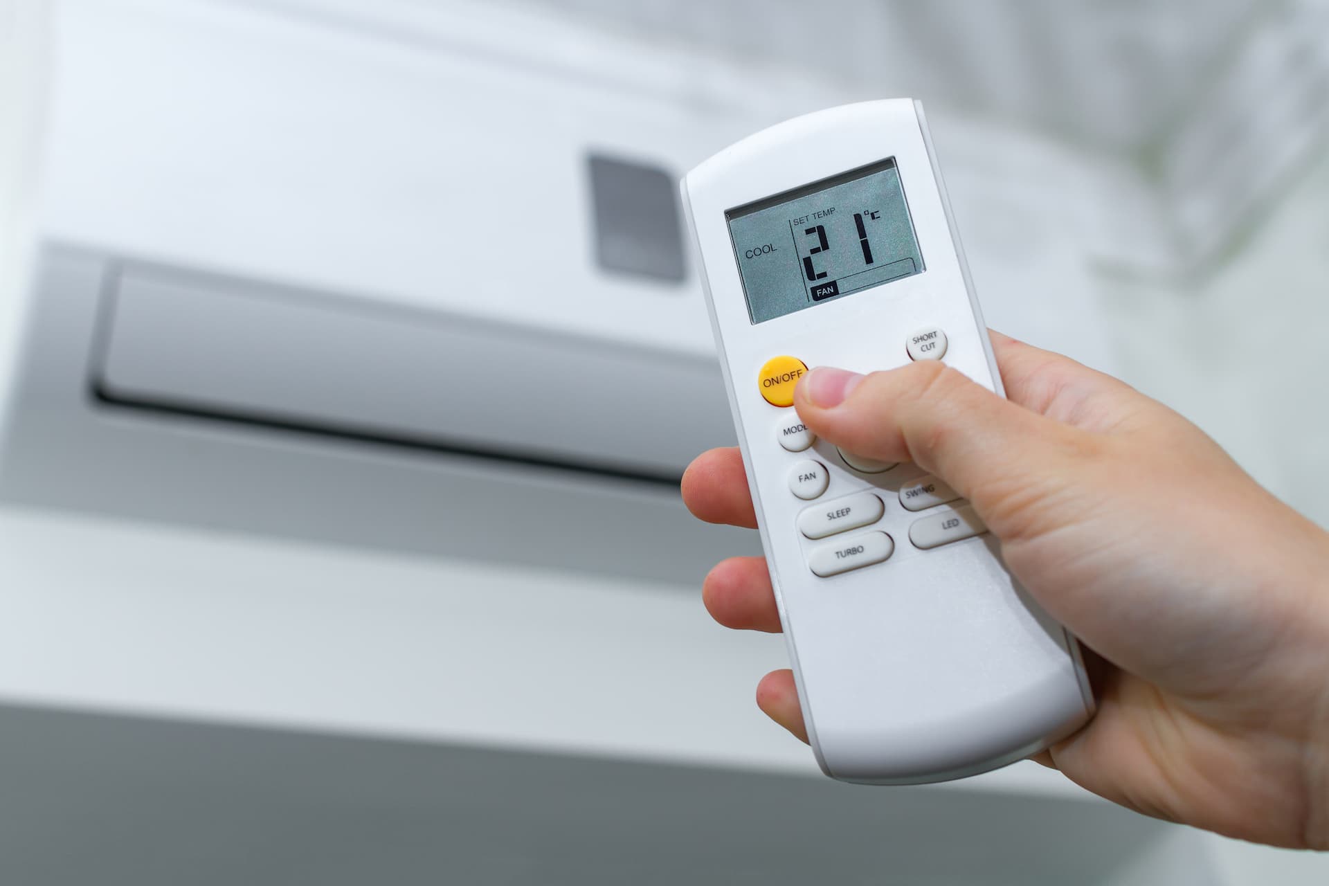 Canicule et économie d'énergie : 5 astuces pour rafraîchir sa maison sans  faire flamber sa facture d'électricité –